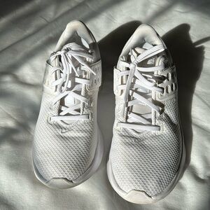 Nike Air Max Women’s White Fabric Walking Shoes Size 8